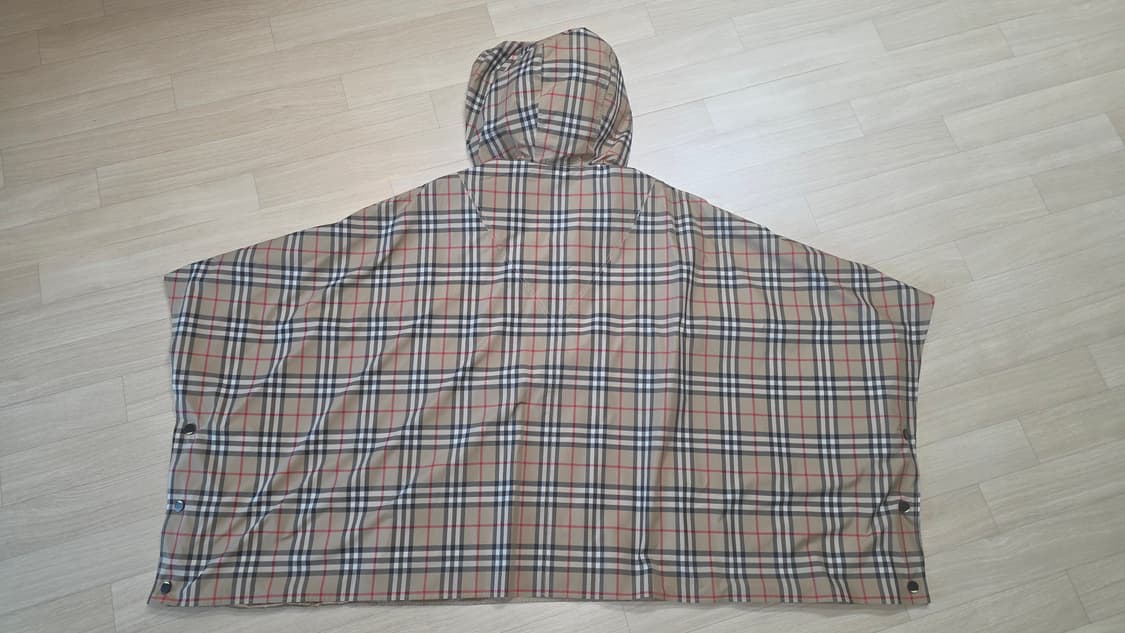버버리 체크 후드 케이프 판초 남녀공용 원사이즈 (미착용 / 영수증O) 상품이미지8