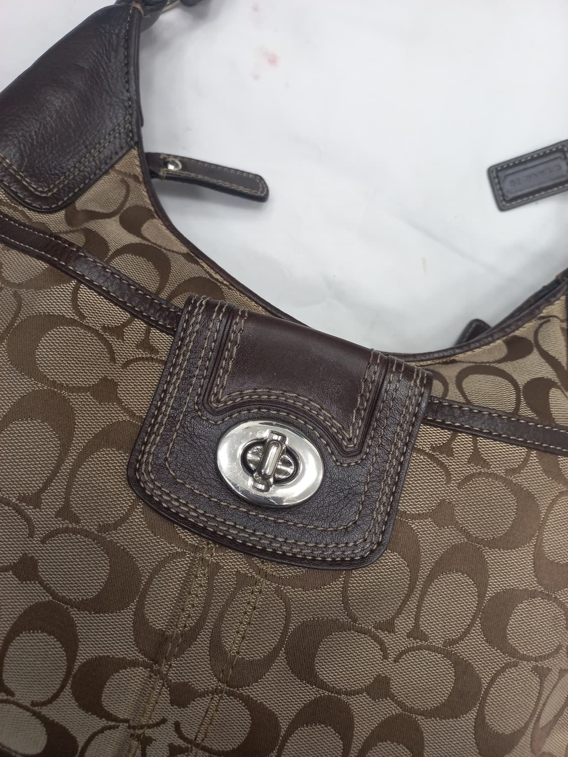 코치 시그니처 숄더백 브라운 상품이미지3