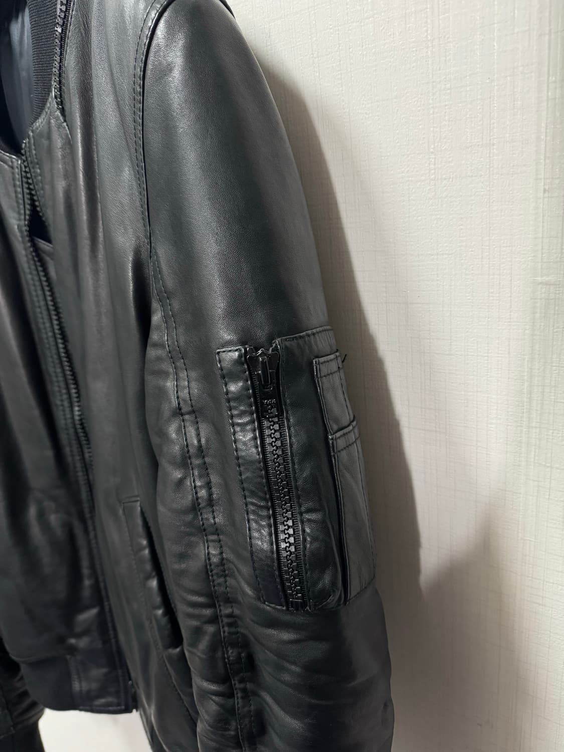 지방시 11fw 램스킨 봄버 by 리카르도 티시 상품이미지6