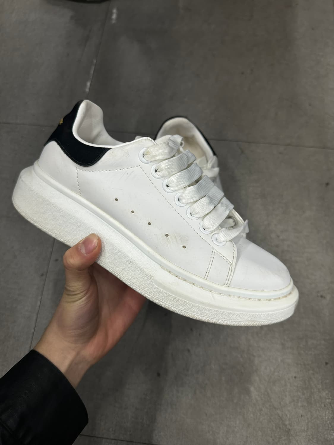 알랙산더 맥퀸 오버사이즈드 스니커즈 상품이미지2