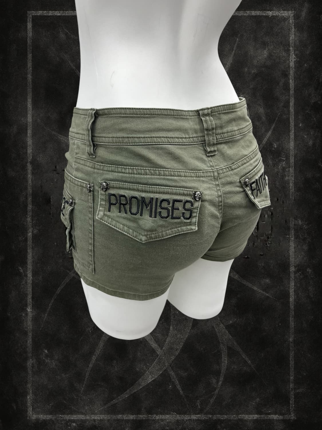 ‘GHOST OF HARLEM' stud shorts 상품이미지6