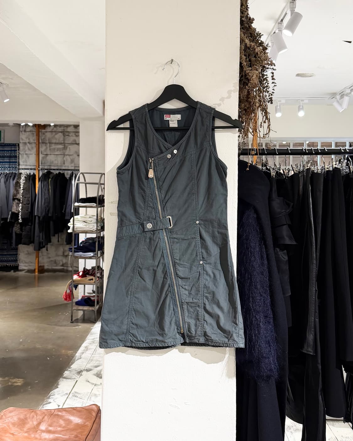 디젤 차콜 코튼 지퍼 벨티드 슬리브리스 원피스 상품이미지1