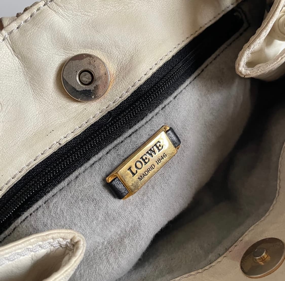 로에베 스트링 백 상품이미지8