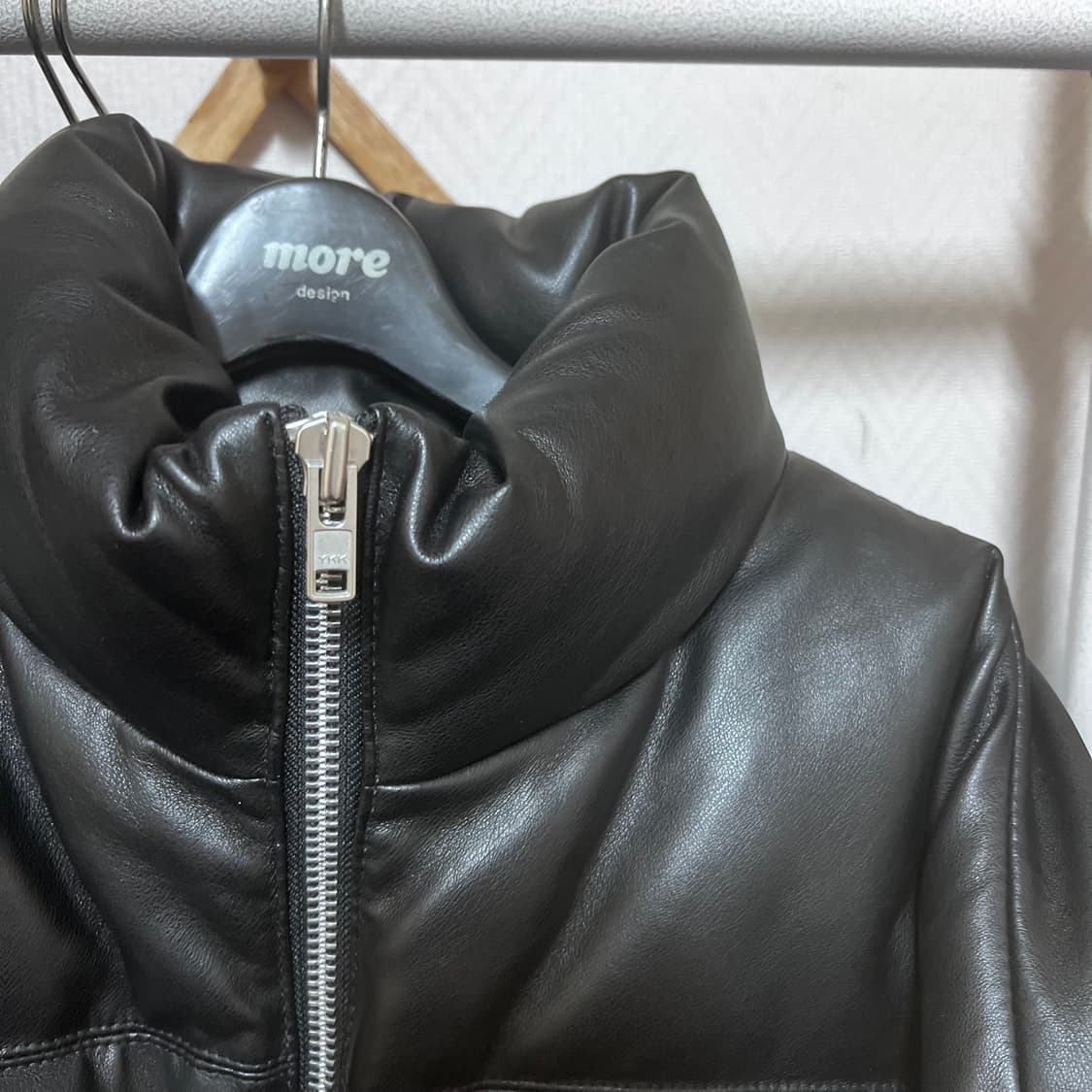 [XL] 에이징씨씨씨 비건 레더 패딩 상품이미지3