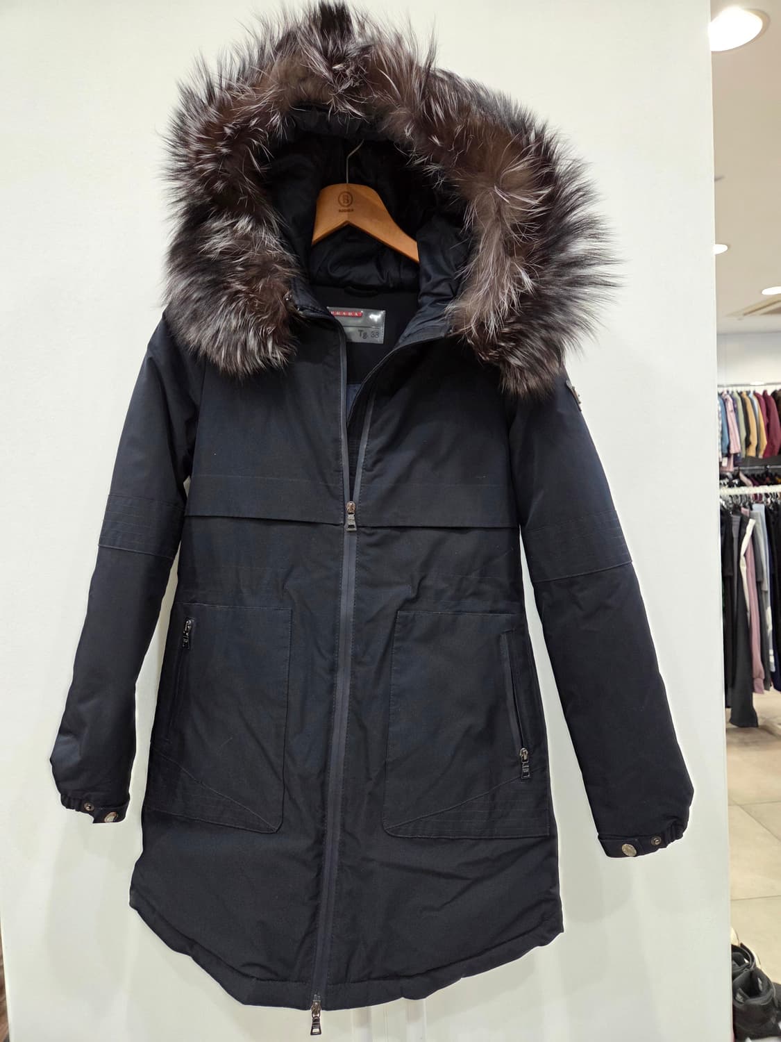 프라다 라쿤털후드 다운자켓(38) 상품이미지3