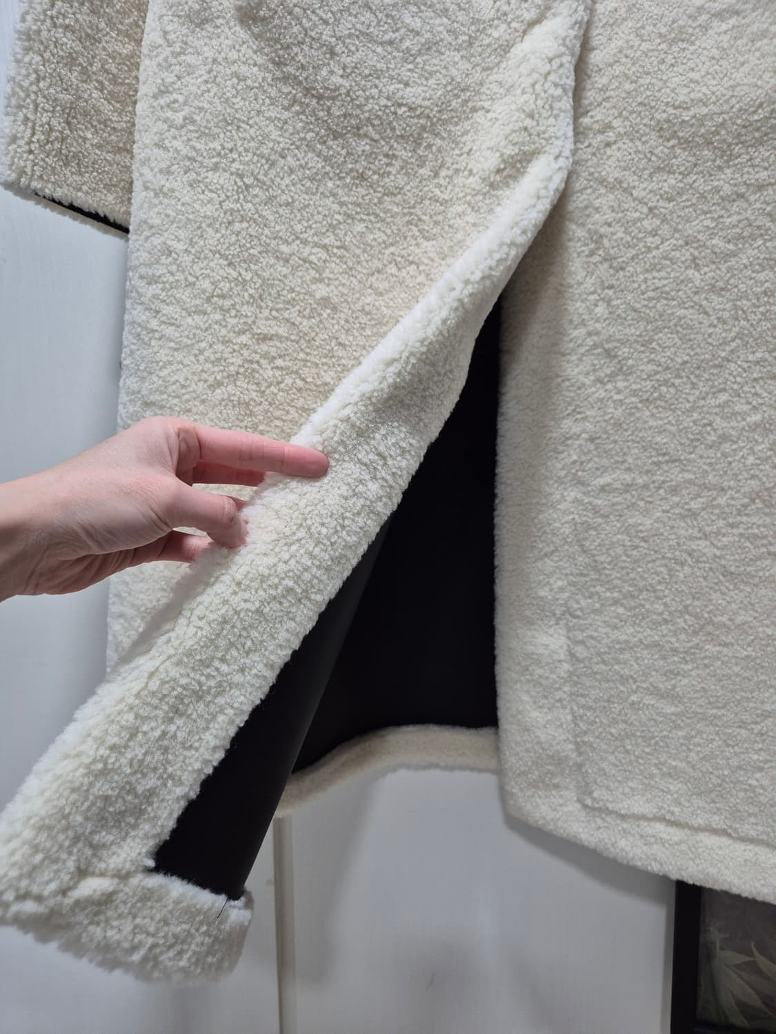 (새상품)프론트로우 아이보리 뽀글이 코트 상품이미지3