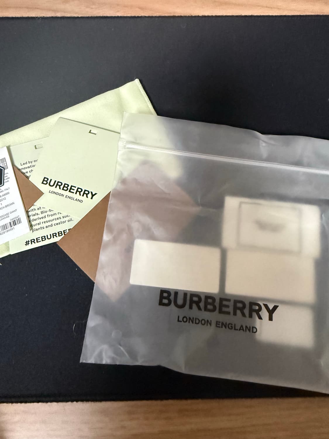 버버리 카드 지갑 상품이미지2