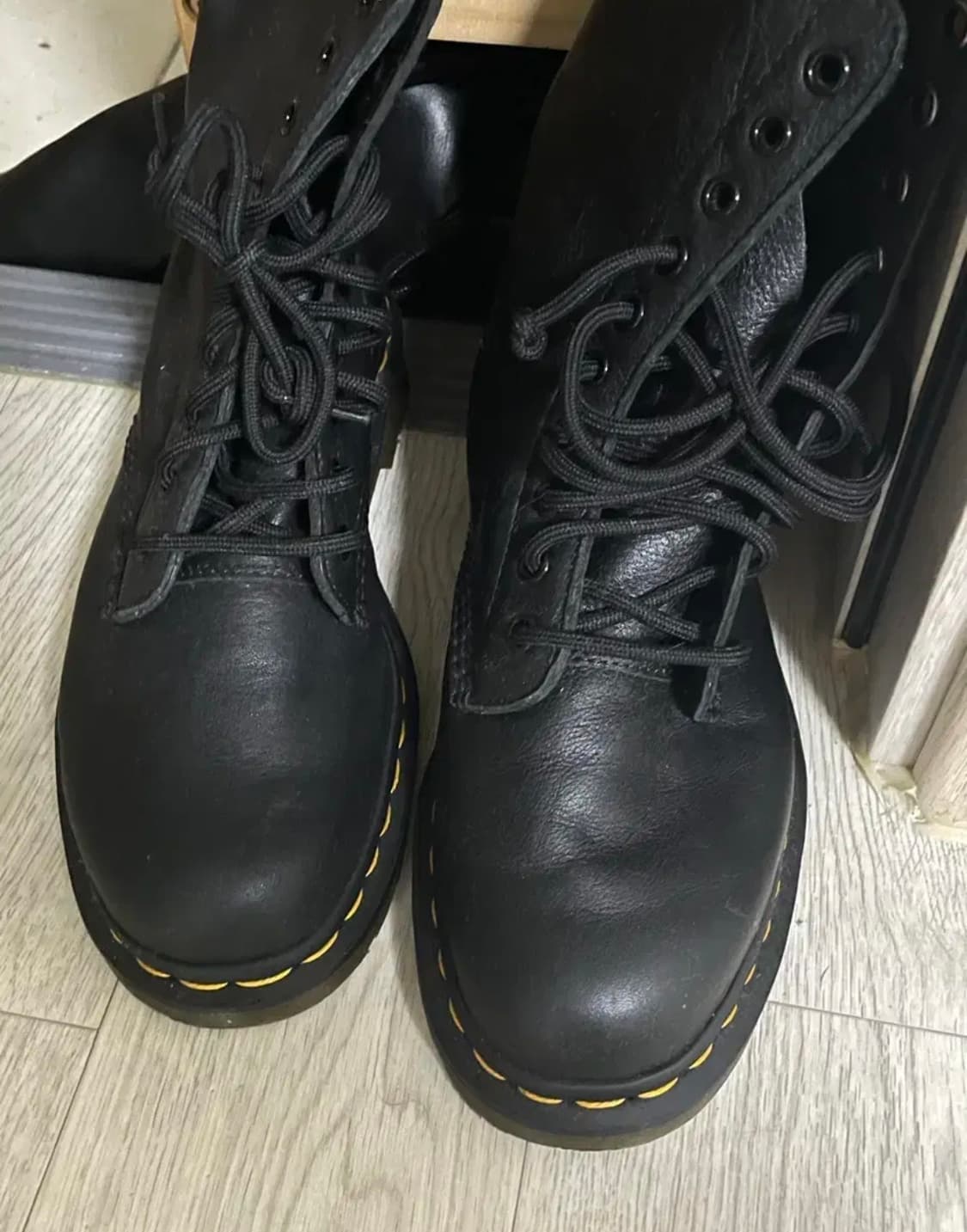 닥터마틴 1490 10홀 블랙 버지니아 240 상품이미지1