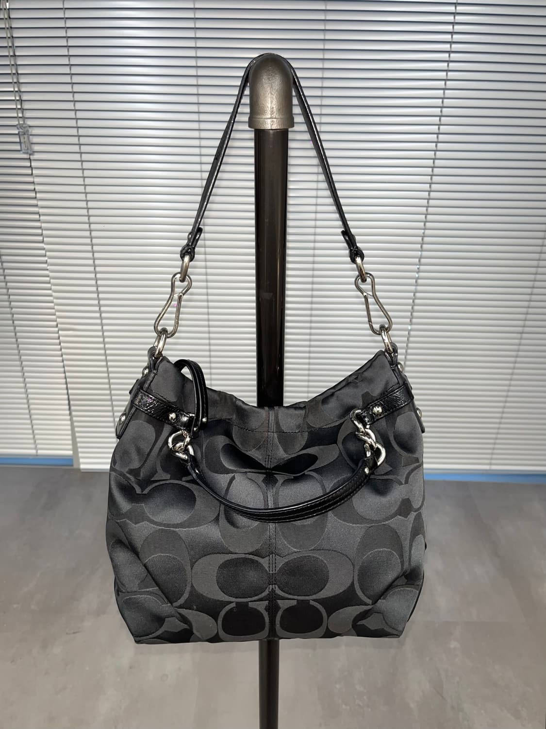 Coach Black Square Shoulder Bag 상품이미지1