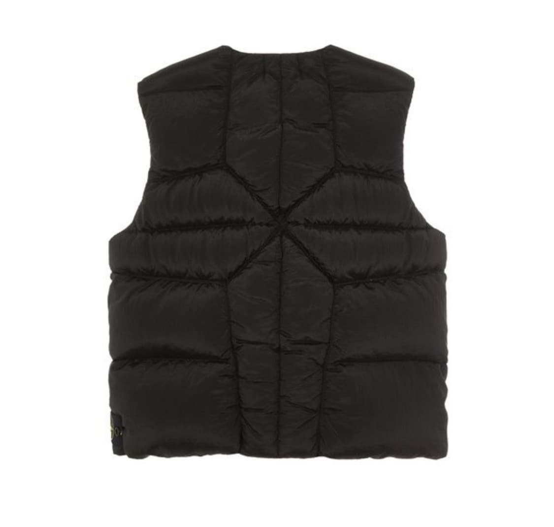 스톤 아일랜드 나일론 메탈 에코닐 다운 베스트 블랙 상품이미지2