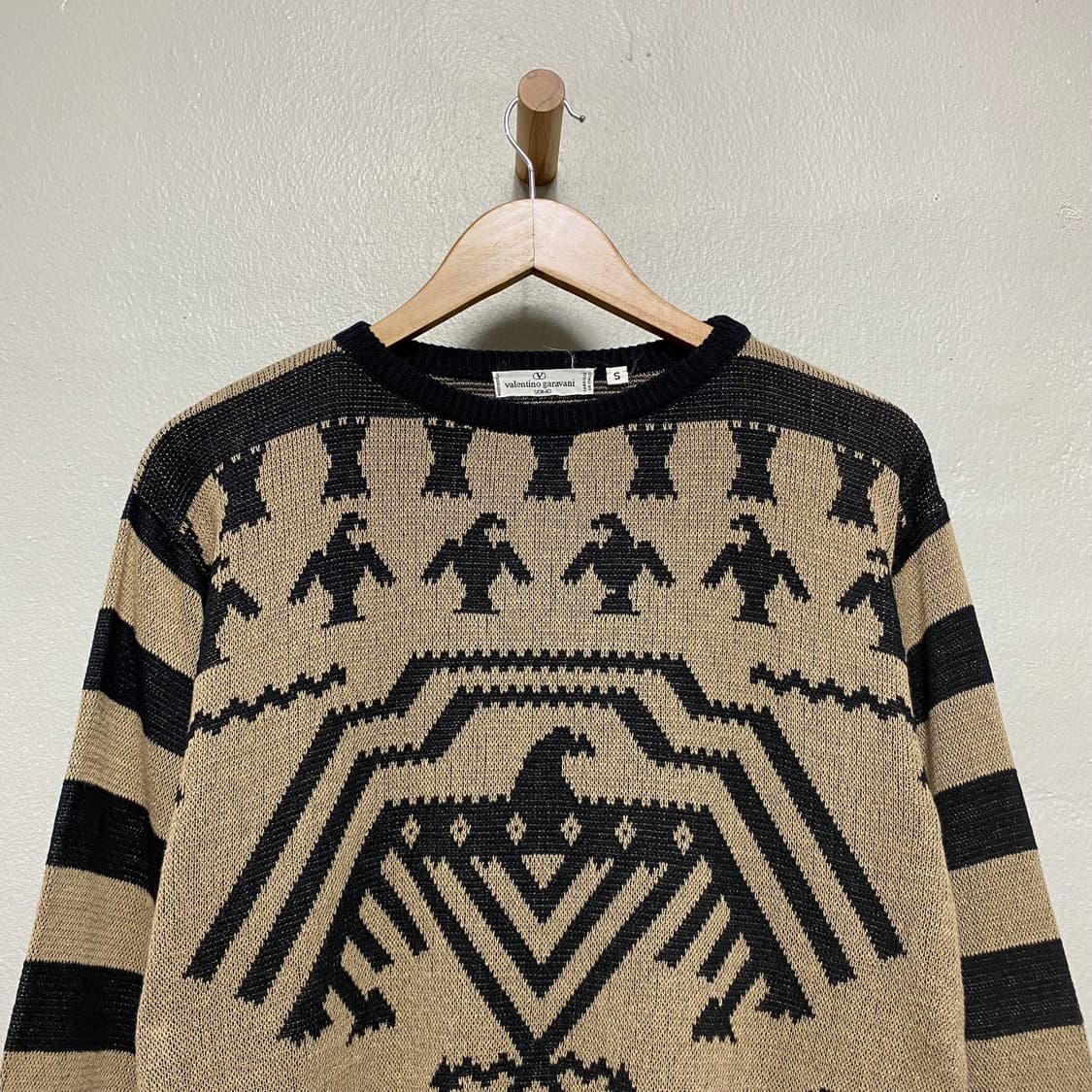 발렌티노 레더로고 유니크 디자인 니트 상품이미지2