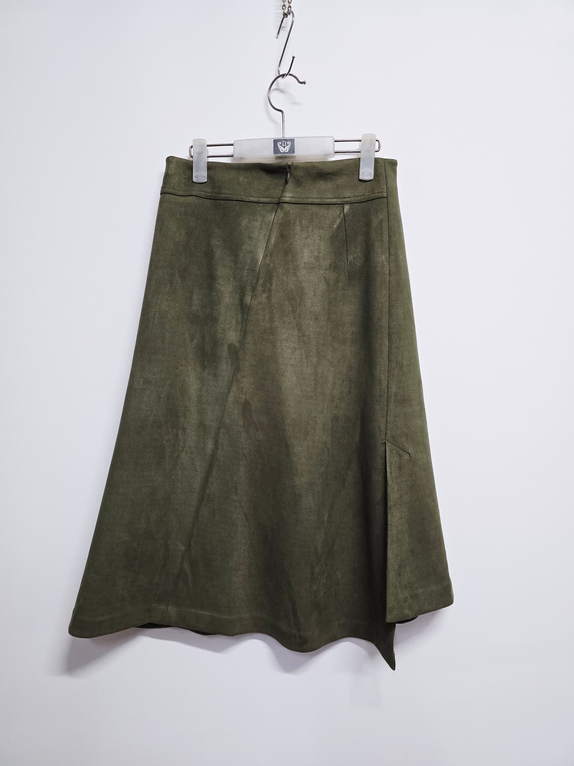 지컷 카키 언발란싱 스웨이드 랩 스커트 상품이미지4