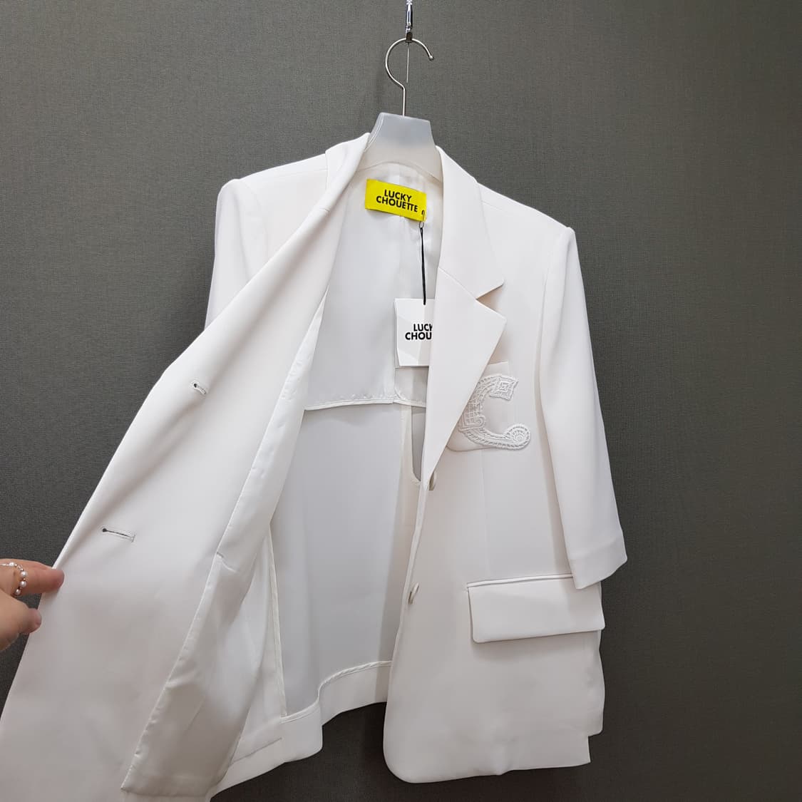 럭키슈에뜨 2023 C로고 오버핏 자켓 36사이즈(택달린 새제품) 상품이미지6