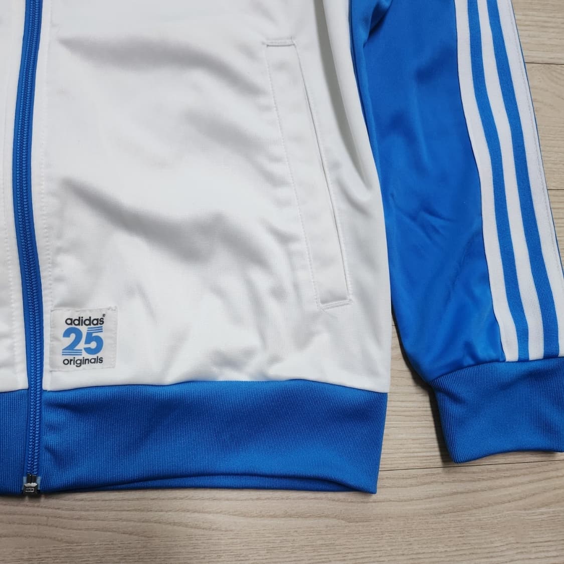 아디다스 니고 베어 슈퍼스타 트랙탑 (화이트+블루) 상품이미지5