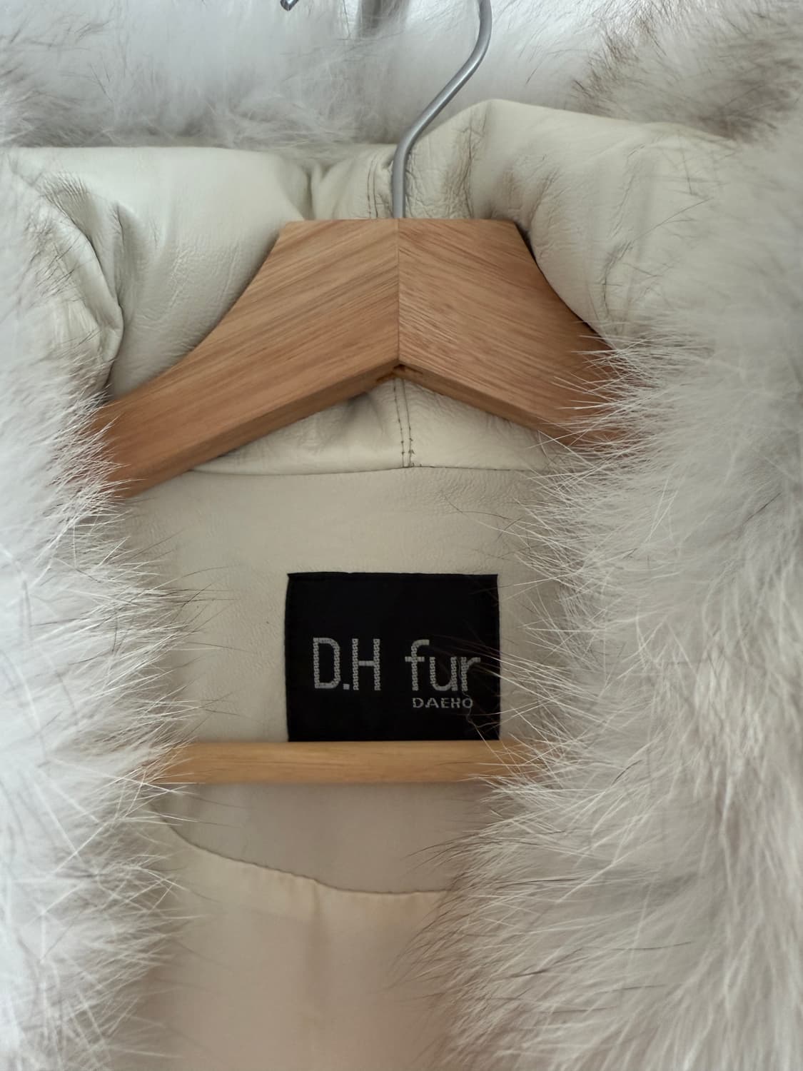 D.H fur DAEHO 리얼모피 오버 후드 베스트 상품이미지7