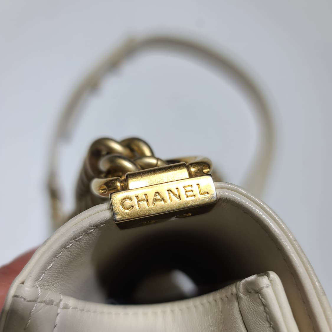 샤넬 쉐브론 보이백 미듐 상품이미지4