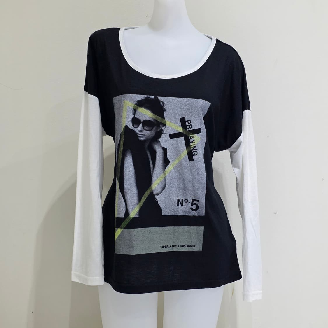 일본빈티지)블랙x화이트 오네갸루 너드모리걸 와투케 긱시크 프린팅긴팔티셔츠 상품이미지1