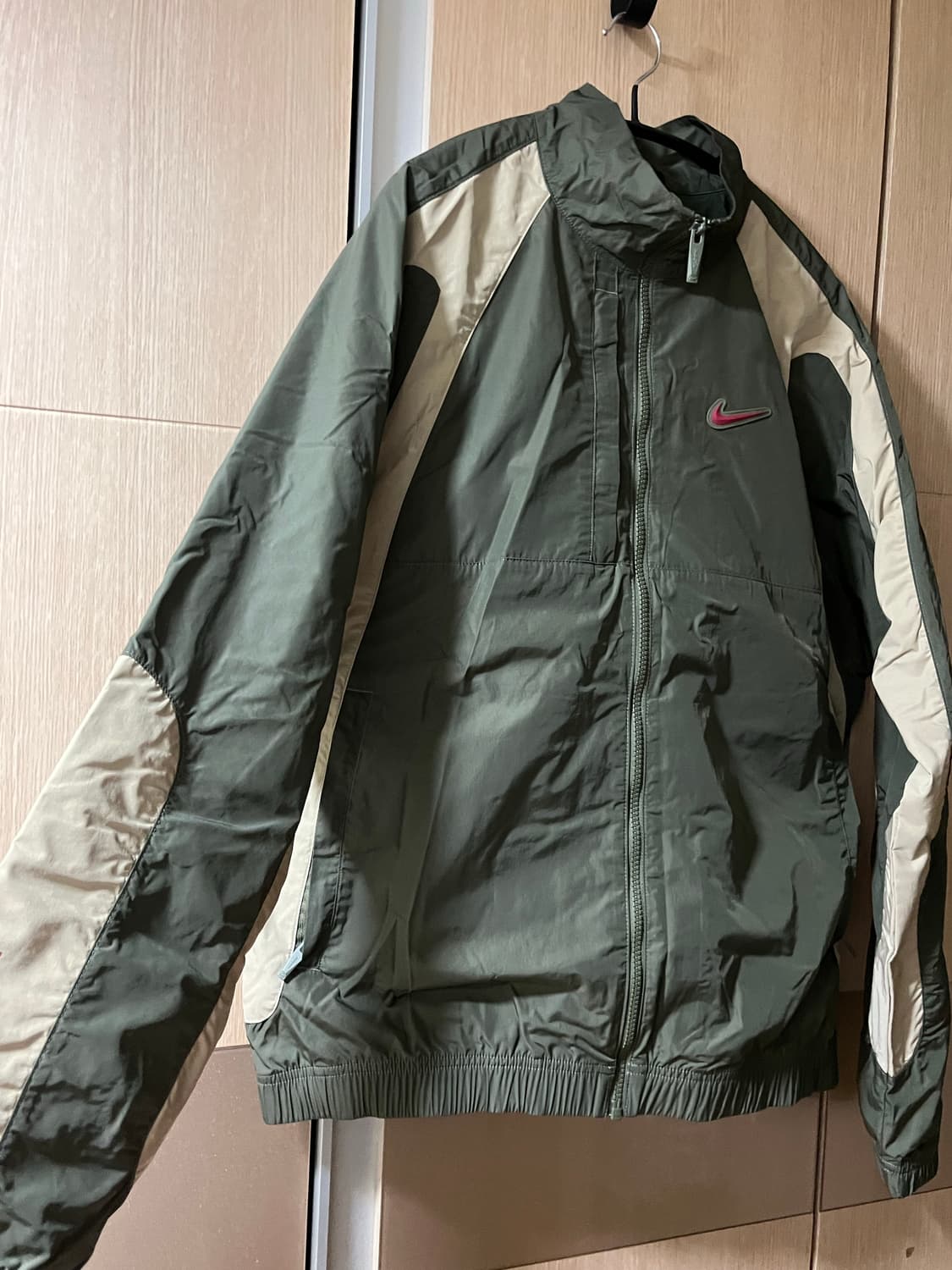 나이키 x 드레이크 녹타 나일론 트랙 자켓 카키 M 새상품 팝니다 상품이미지3