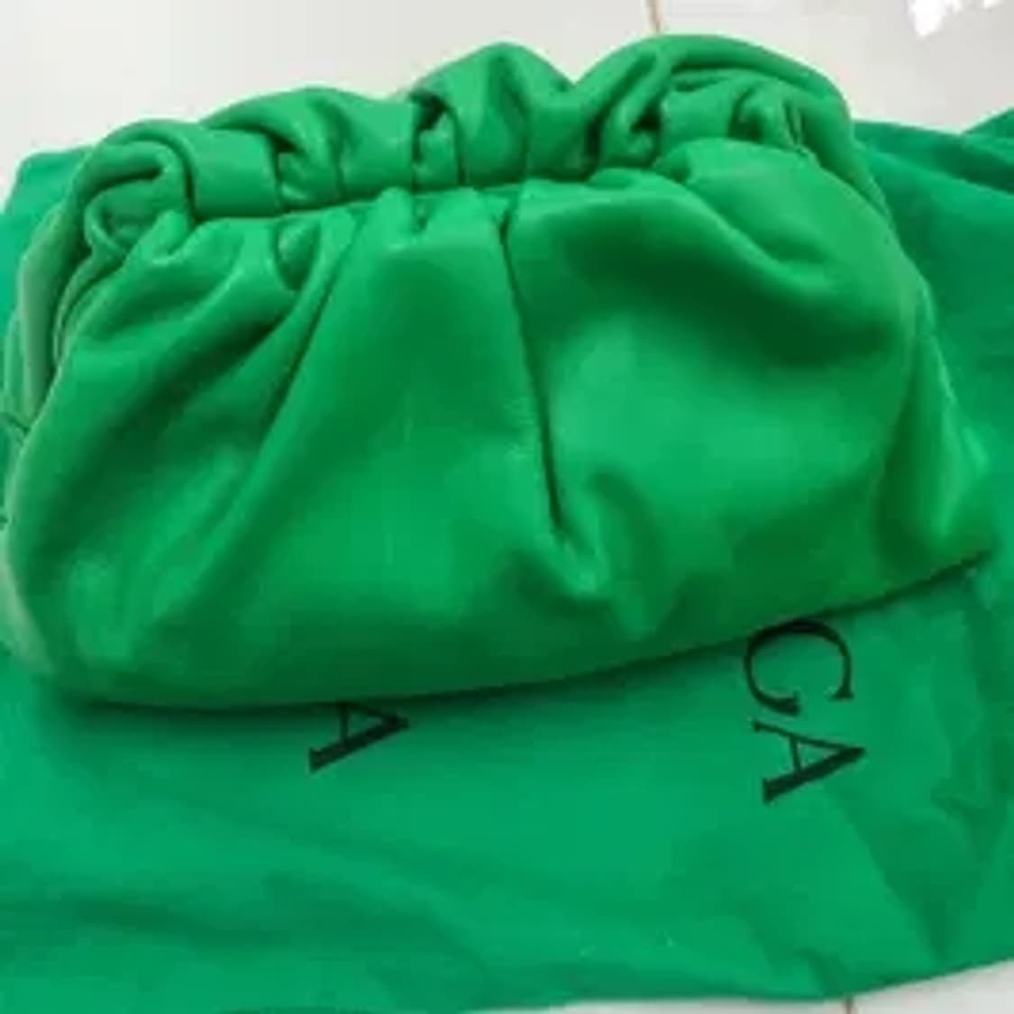 보테가 베네타 만두백 폴딩 파우치 클러치백 상품이미지4