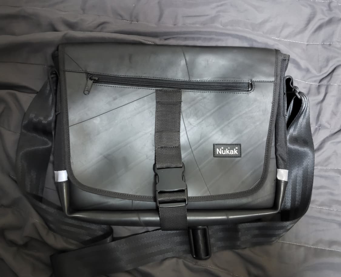 누깍 프로도 타이어 이너튜브 메신저백 M 상품이미지1