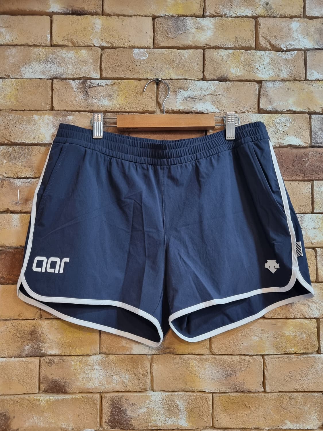 새상품)데상트 네이비 반바지 화이트 배색 상품이미지1