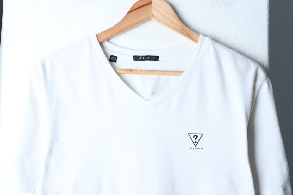 (XL-2XL) 게스 반팔 티셔츠 브이넥 스몰로고 스판 화이트-7B60 상품이미지3