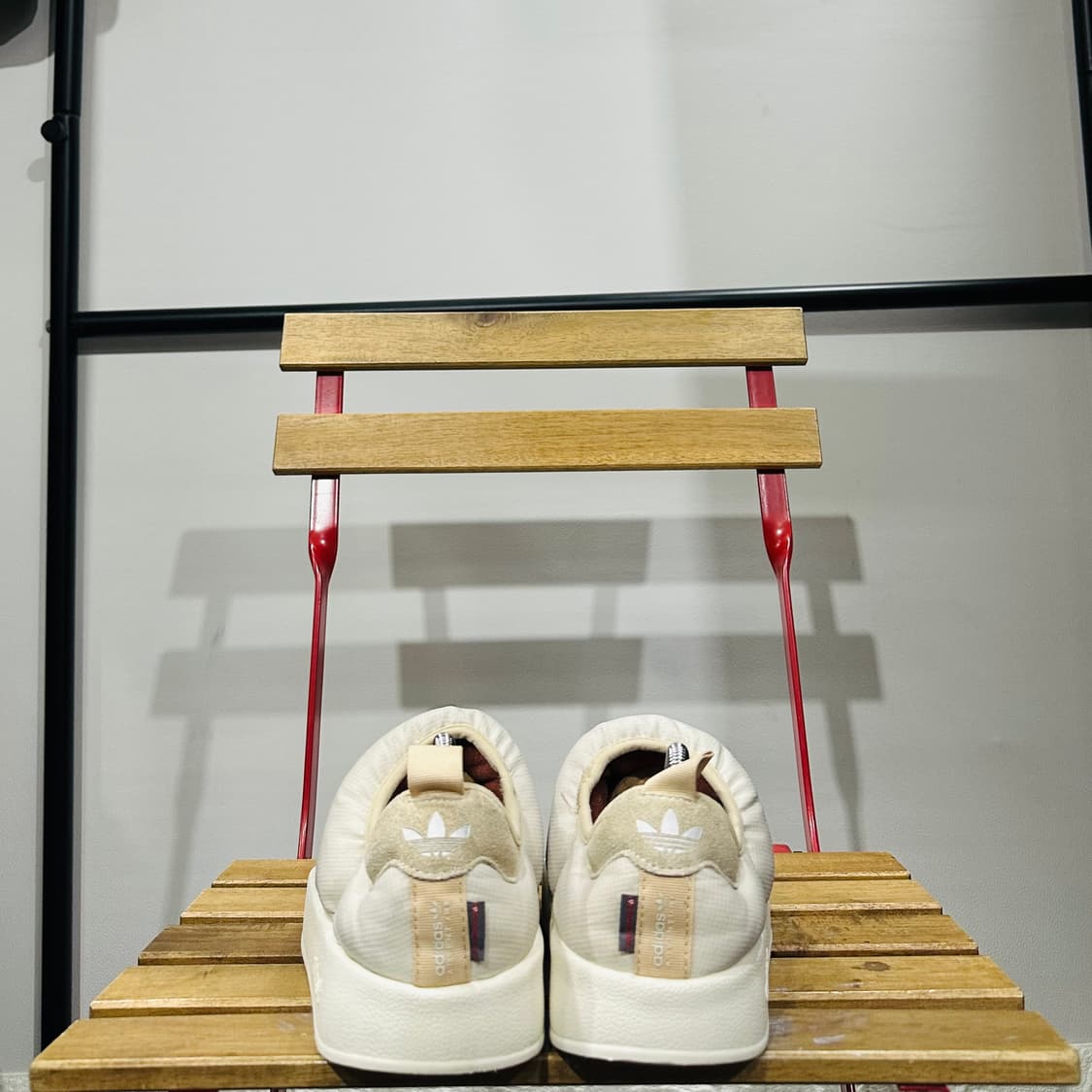 245) 아디다스 패딩화 여성 여자 방한화 퍼피랫 아이보리 뮬 상품이미지4