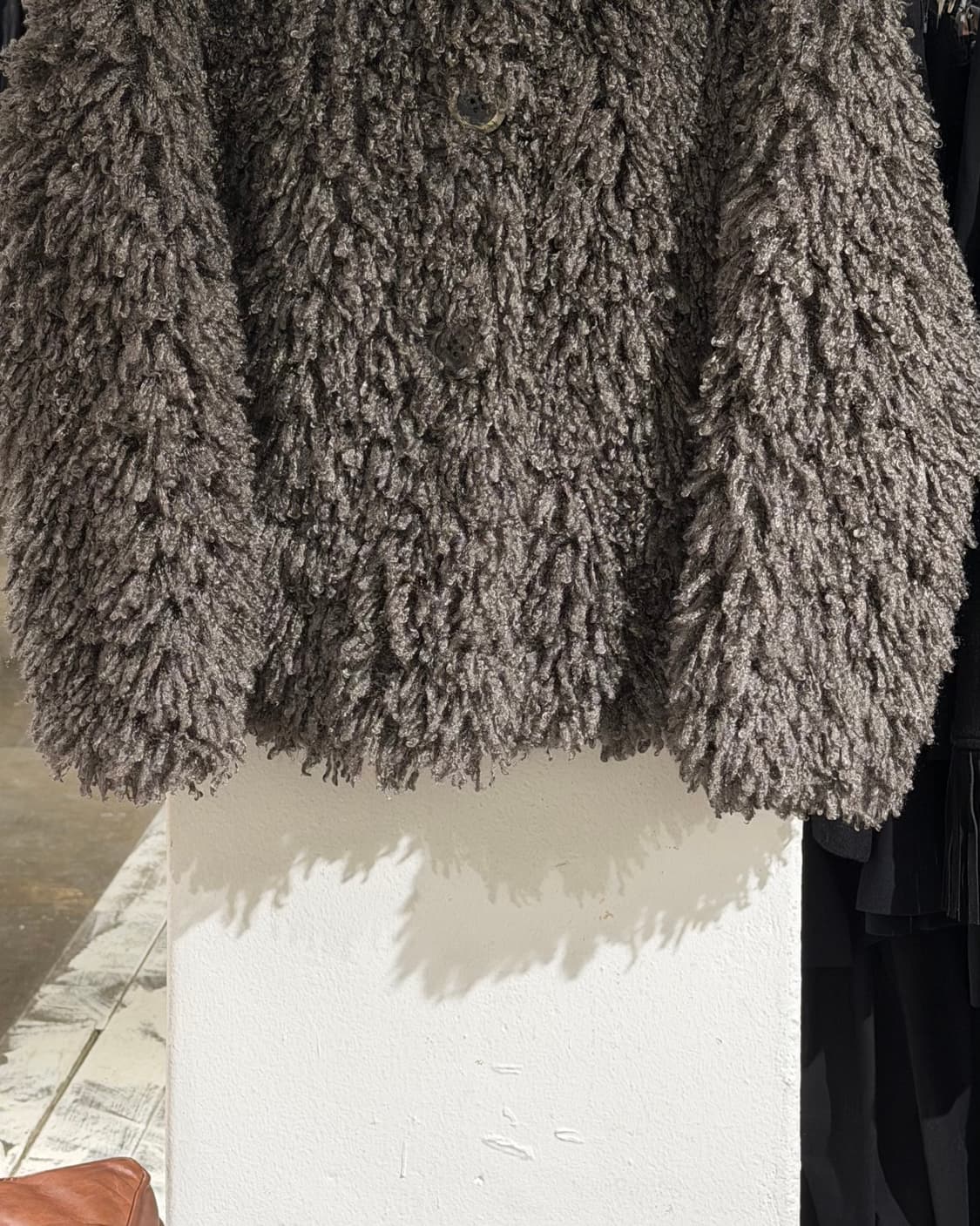 아델 파도 차콜 컬리 카라 퍼 코트 상품이미지5