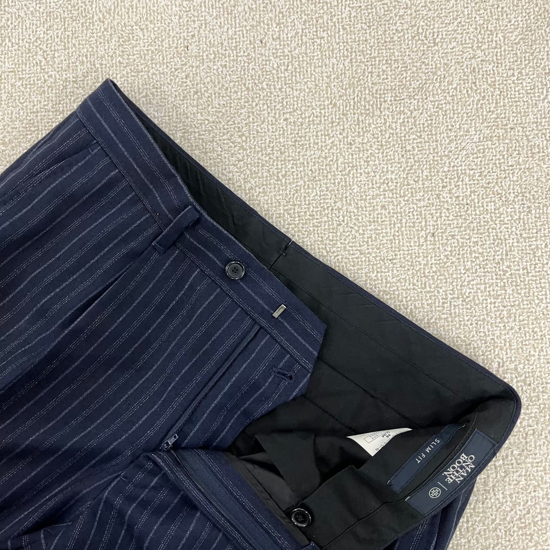 [48] 맨온더분 네이비 스트라이프 슬림핏 정장 테일러 수트 셋업 010 상품이미지7