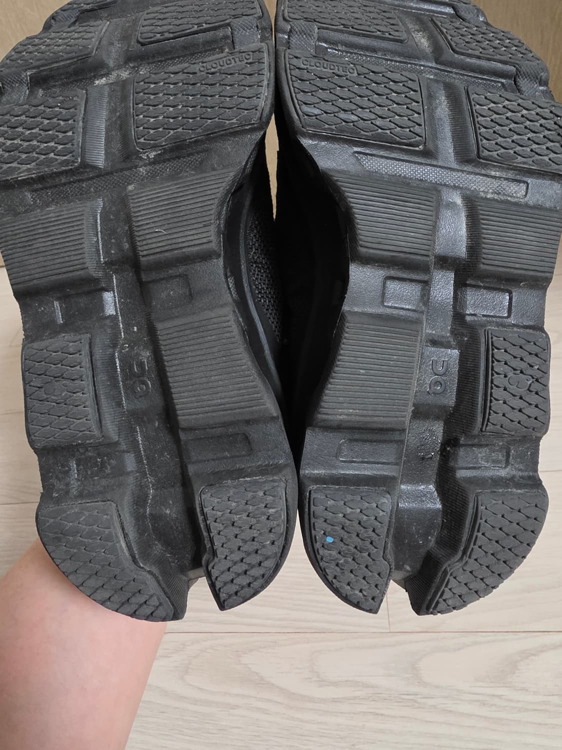 [W225]<거의새상품> 온러닝xPAF파프 클라우드몬스터2 블랙마그넷 상품이미지9