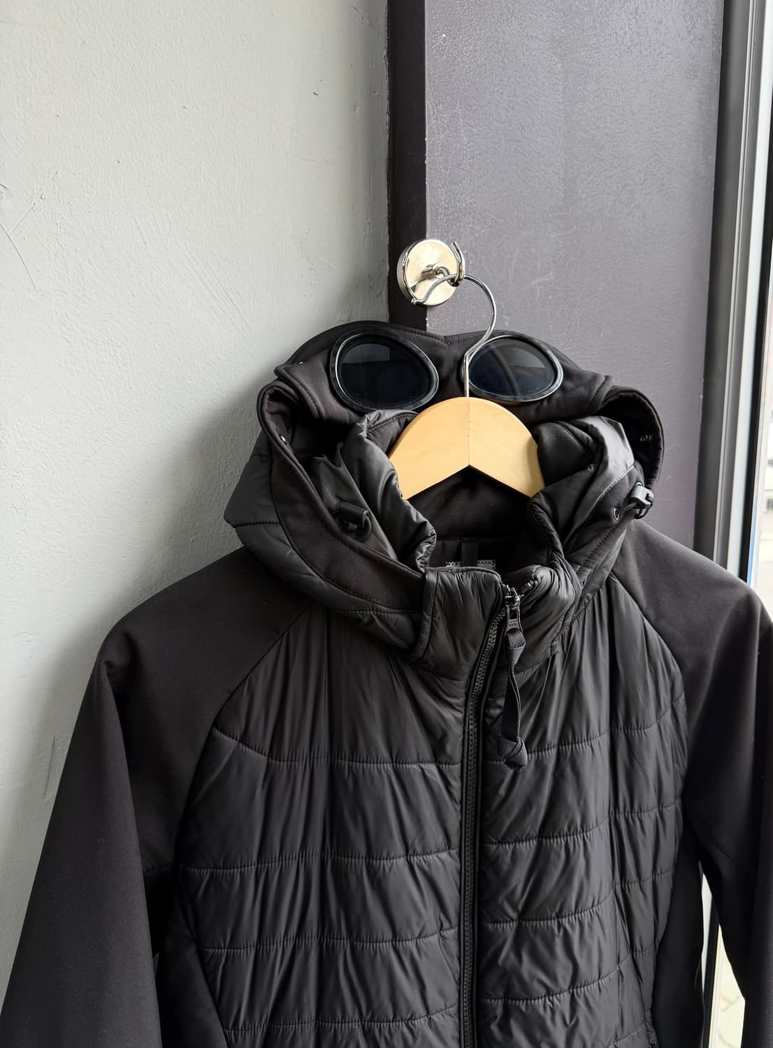 95/ 씨피컴퍼니 고글 렌즈 하이브리드 쉘 패딩 상품이미지4