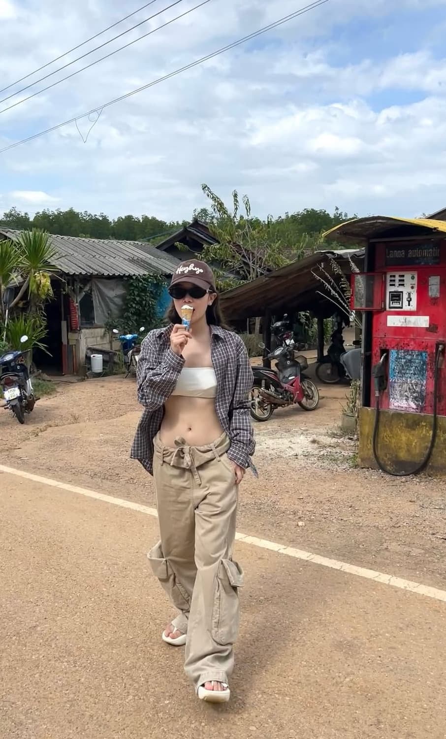 Open yy washed rolled cargo pants beige 상품이미지5