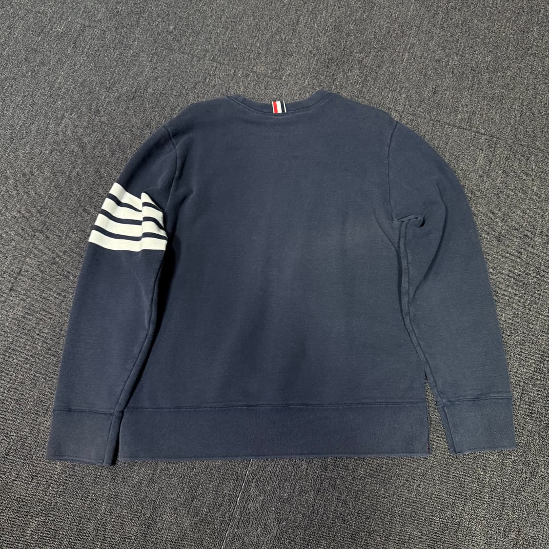 톰브라운 사선완장 맨투맨  상품이미지5