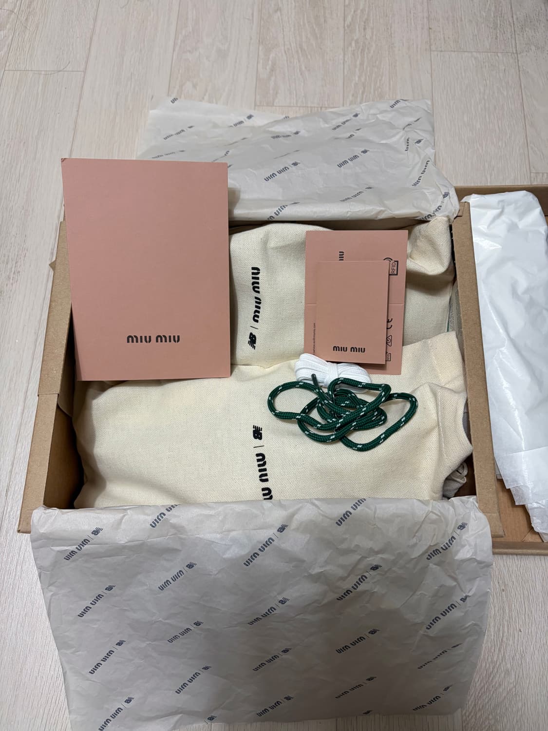 미우미우 뉴발란스 530 SL 스웨이드 스니커즈 풀박스 상품이미지4