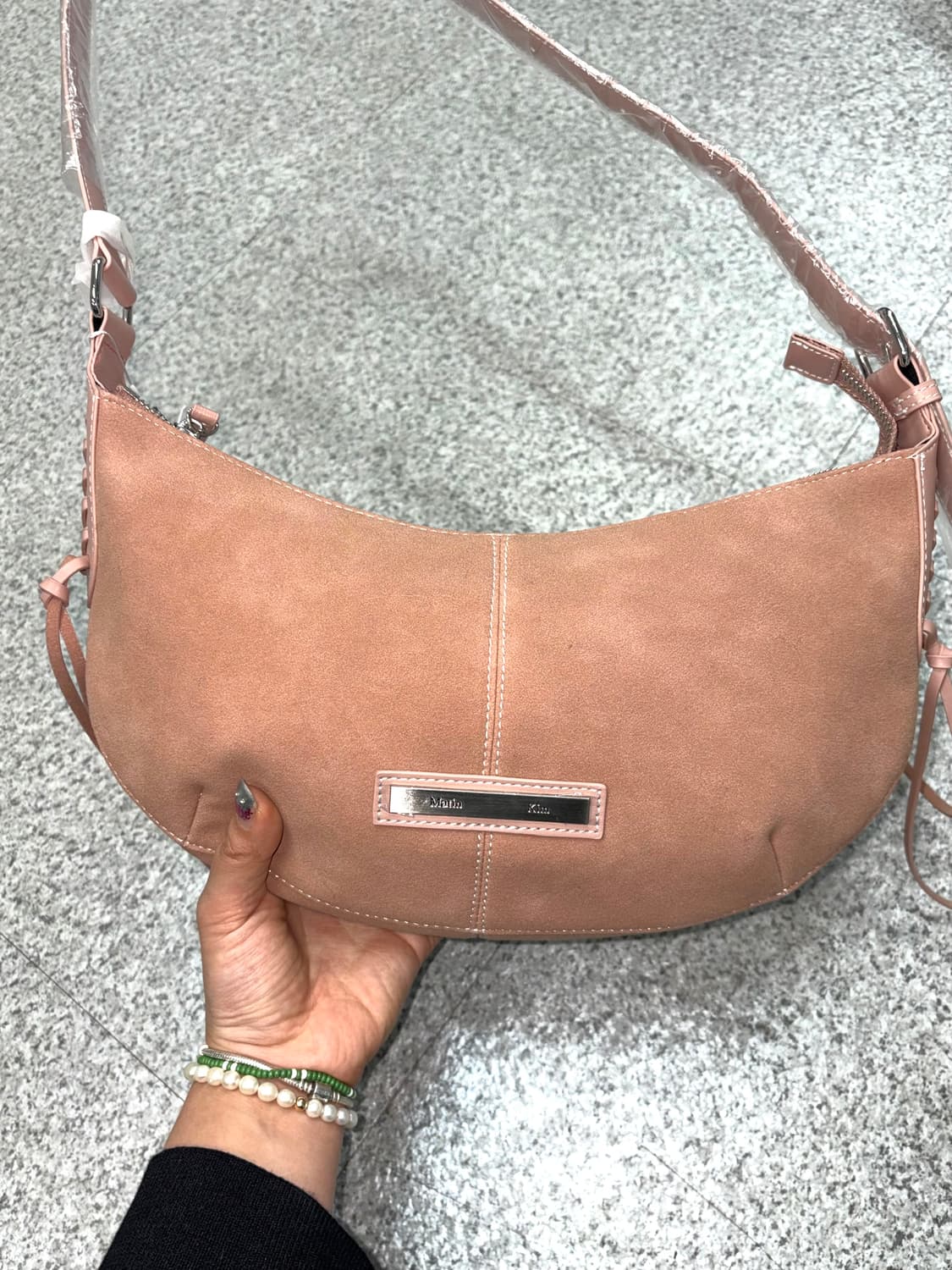 (새상품) 마땡킴 하프문 스웨이드 레더백 상품이미지3