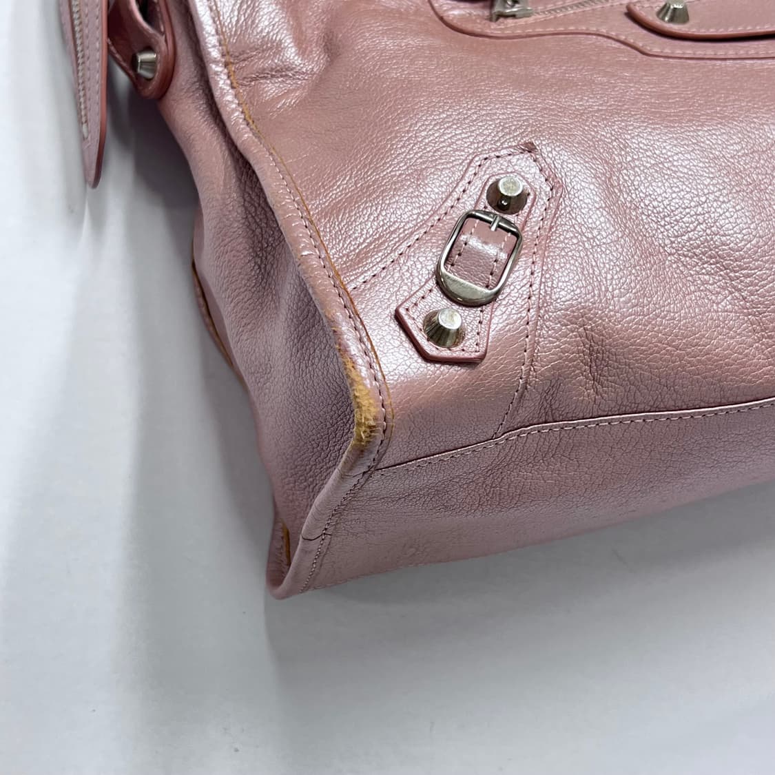 발렌시아가 모터백 시티백 펄 핑크. 르시티 상품이미지3