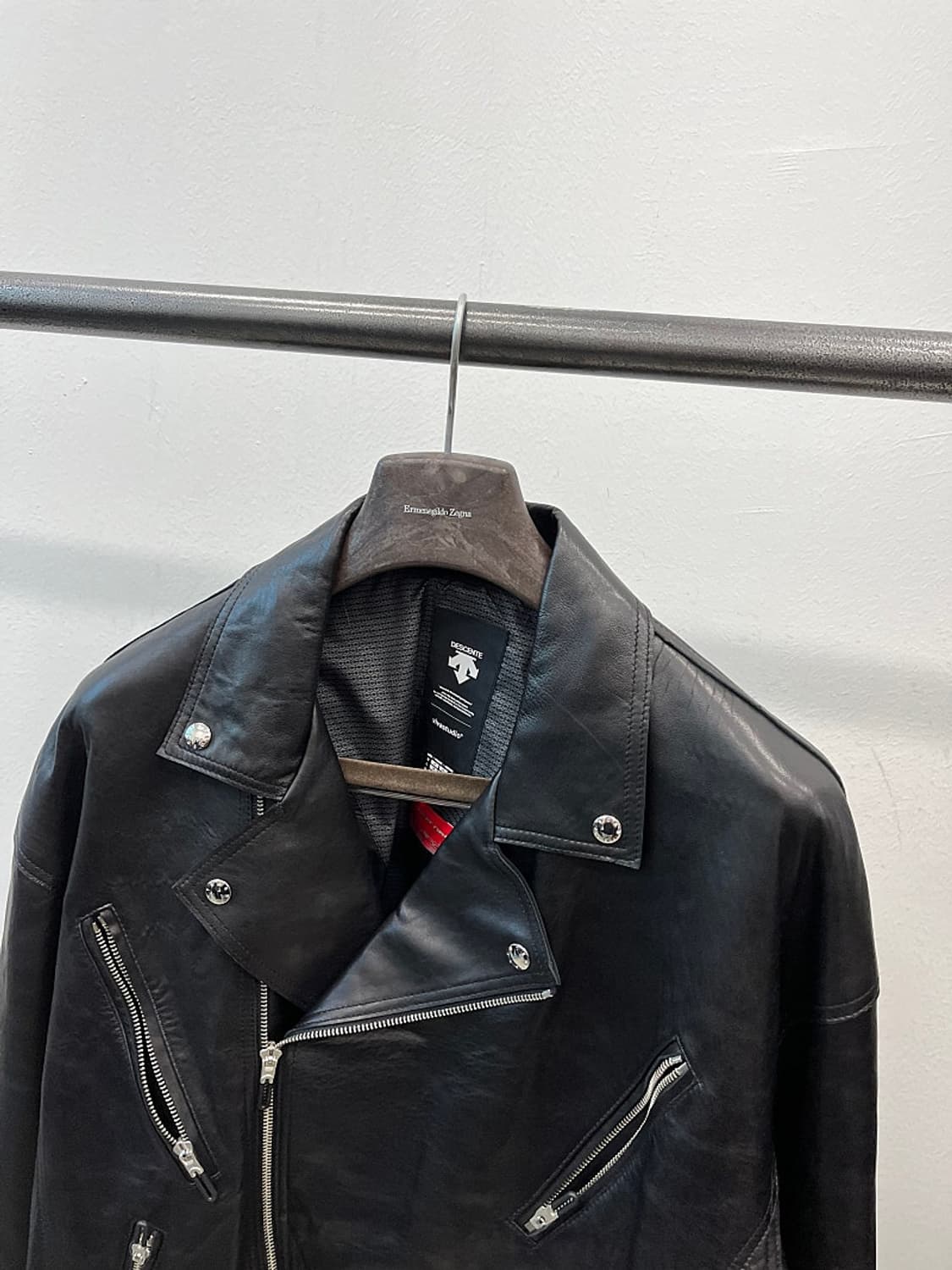 105) 데상트x비바스튜디오 램스킨 라이더자켓  상품이미지4