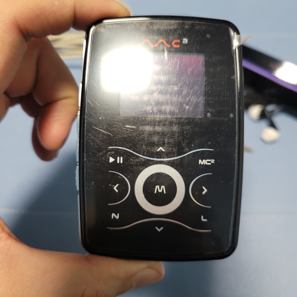 엠씨스퀘어 X1 (배터리방전 충전선 연결한채로 사용가능) 상품이미지3