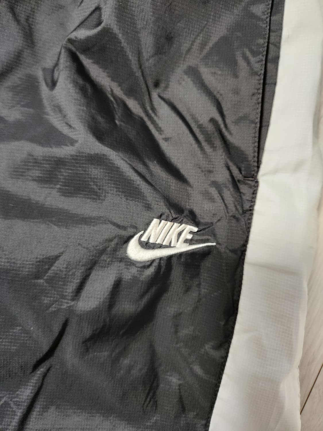 나이키 NSW 우븐 코어 트랙 쇼츠 반바지 사이즈M

오염 하자없이 깨끗 상품이미지7