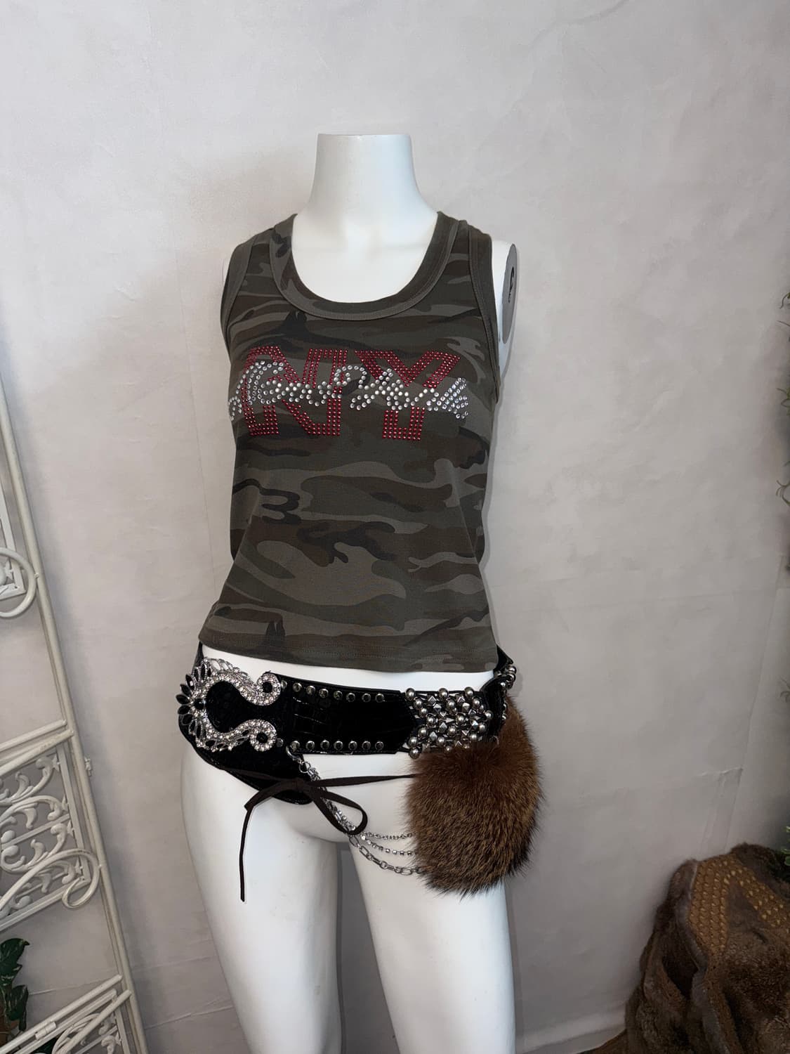 Khaki brown camouflage NY crop 슬리브리스 상품이미지4