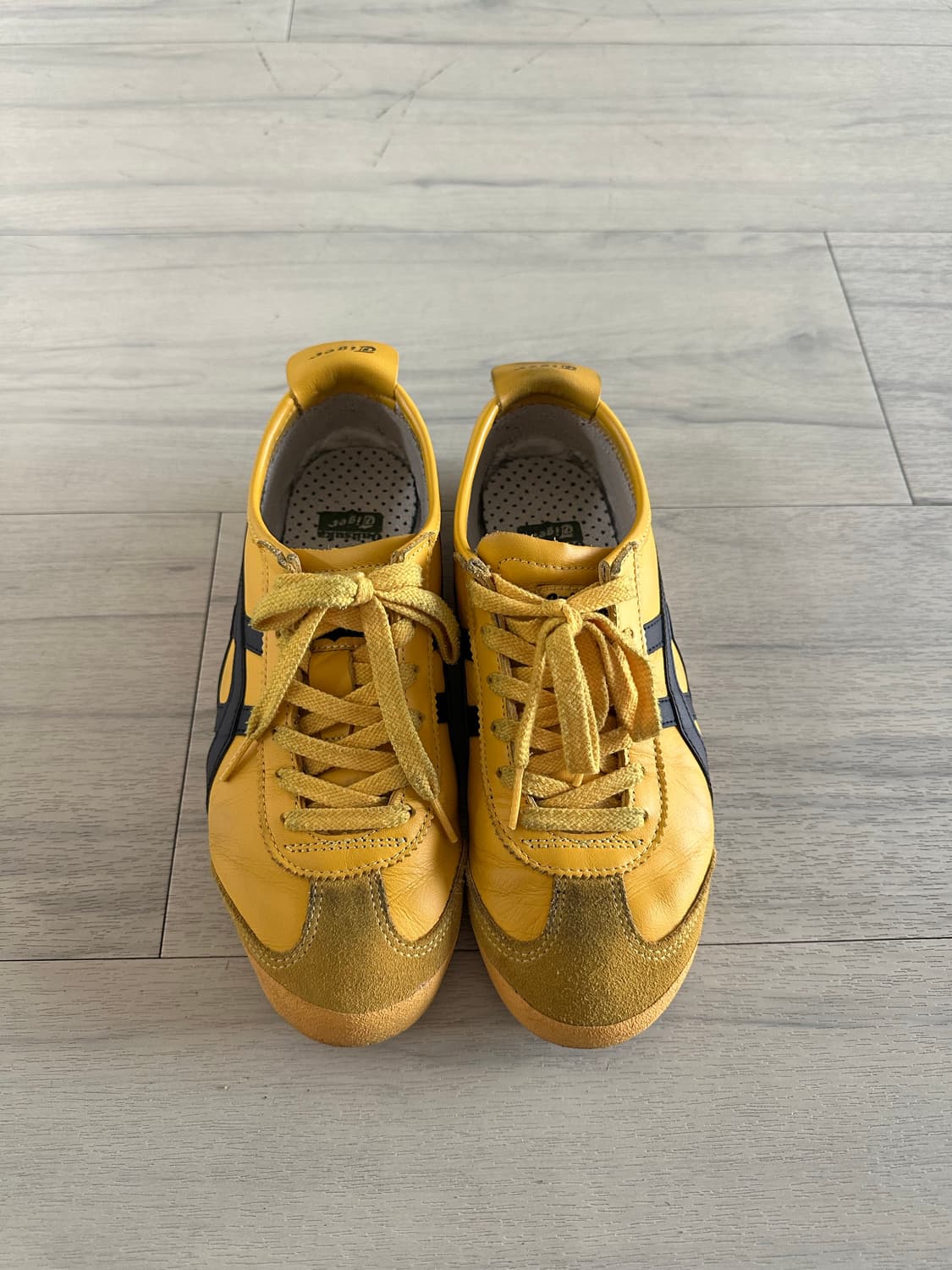 오니츠카타이거 옐로우블랙 상품이미지1