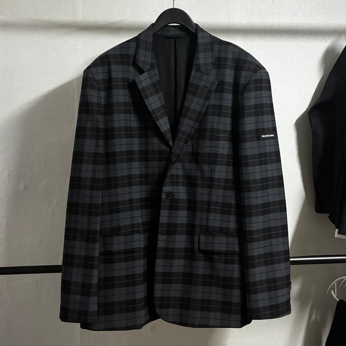 [48] 발렌시아가 19FW 타탄 체크 패치 블레이저 자켓 상품이미지1