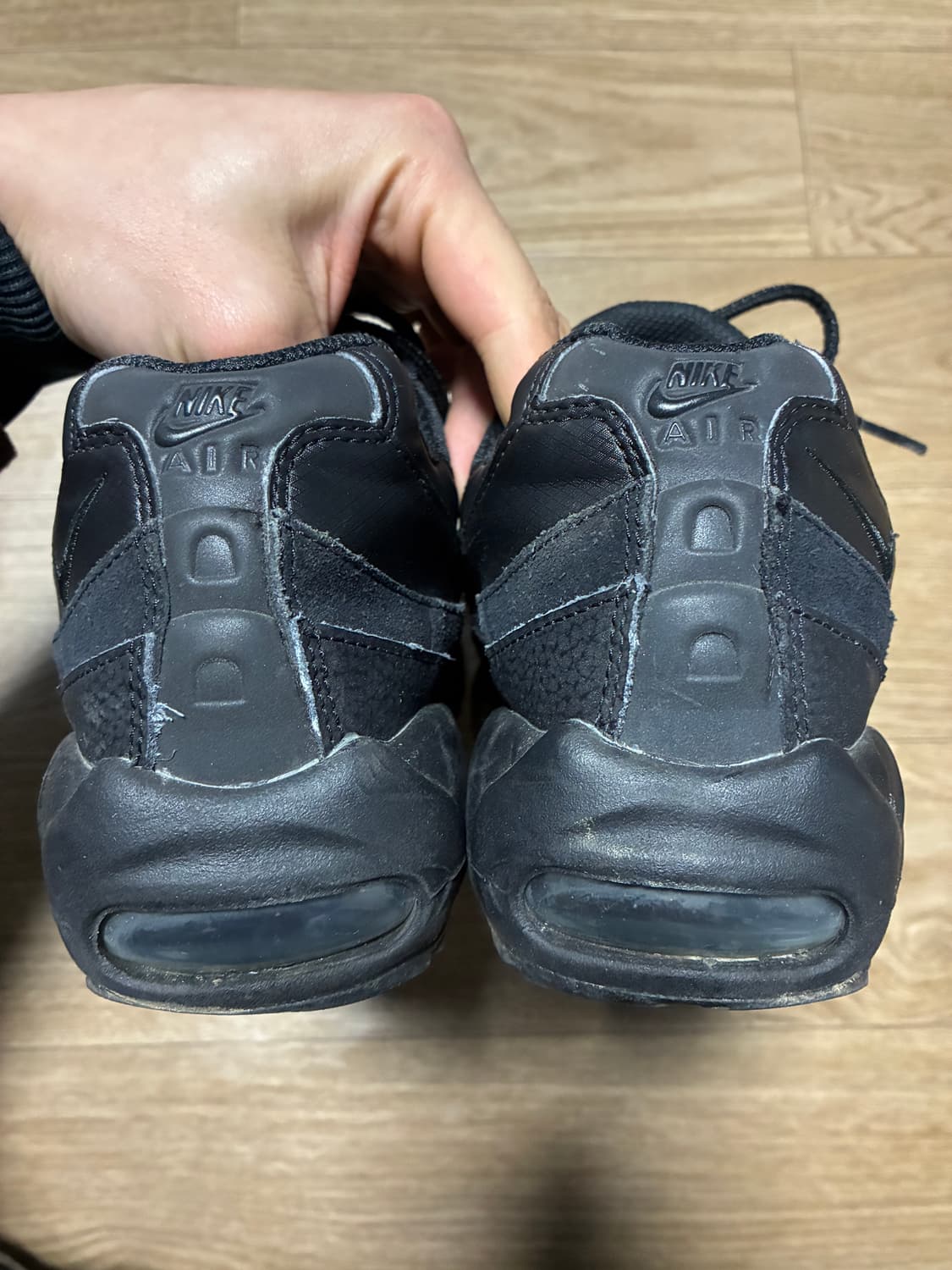 250) 나이키 에어맥스 95 에센셜 트리플블랙 상품이미지3