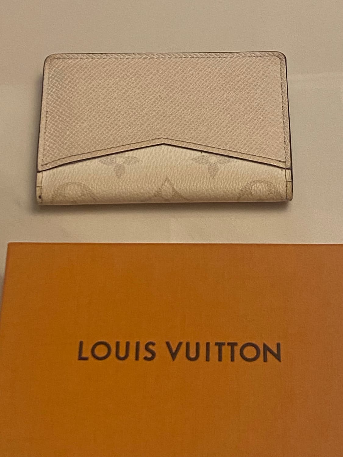 [정품] 루이비통의 옵틱 화이트 컬러 오거나이저 지갑 상품이미지2
