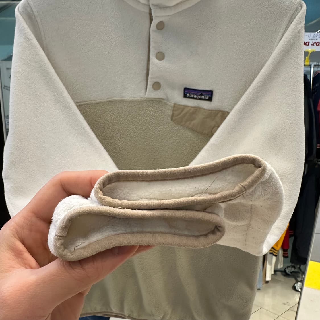 파타고니아 신칠라 스냅티 ’아이보리/베이지‘ 상품이미지3