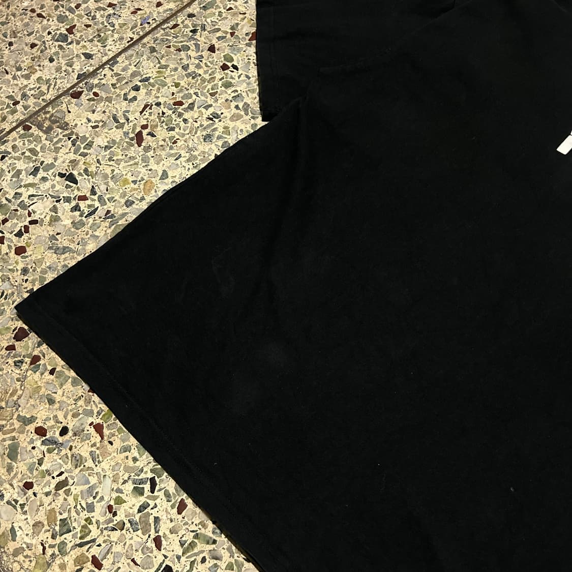 알렉산더 왕(Alexander Wang) 러버라이즈 로고 블랙 티셔츠 상품이미지3