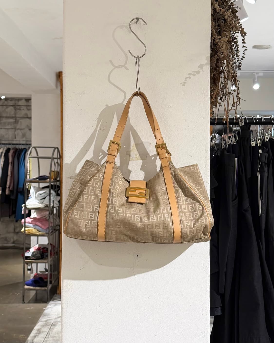 펜디 베이지 주키노 프린트 캔버스 숄더백 상품이미지1