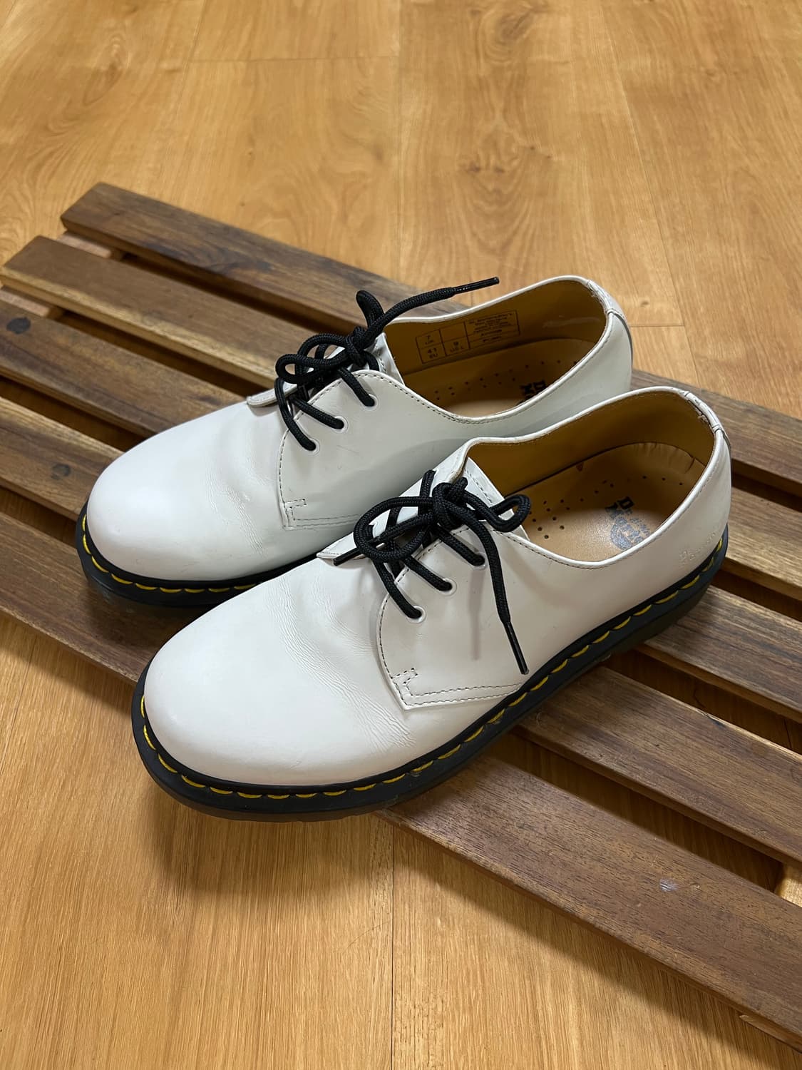 닥터마틴 1461 uk7 260사이즈 화이트 판매 상품이미지1