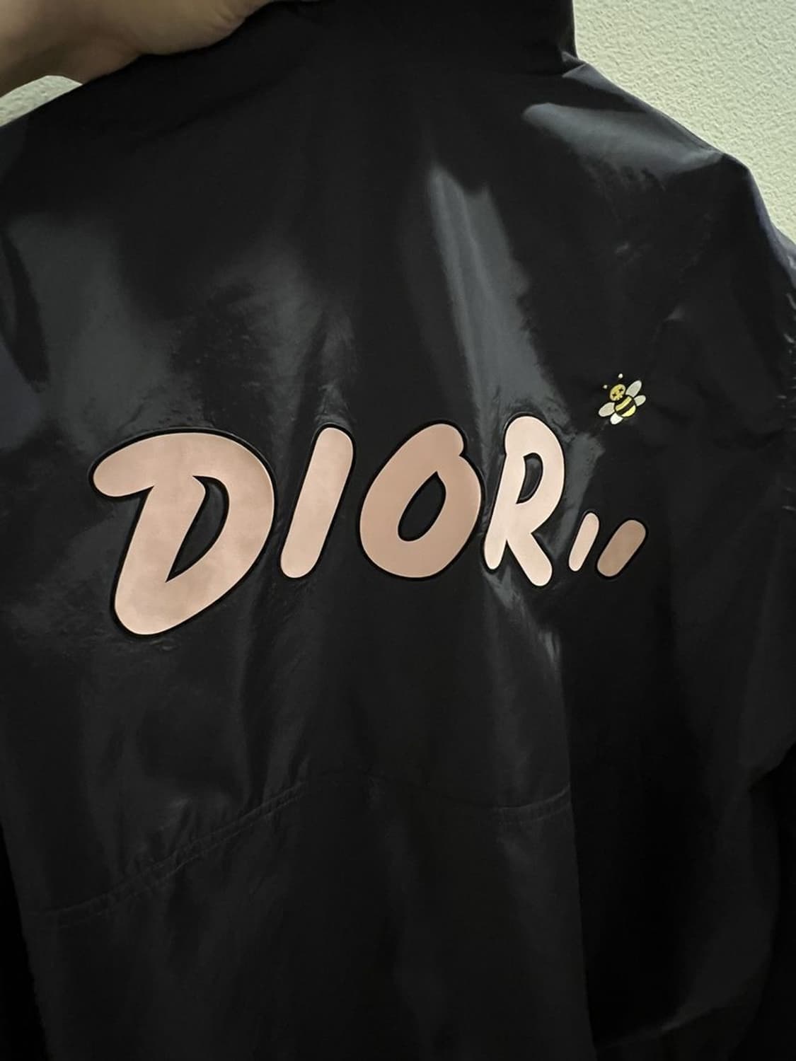 [정품] Dior x KAWS BEE 자수 투톤 원드브레이커 후드자켓 상품이미지4