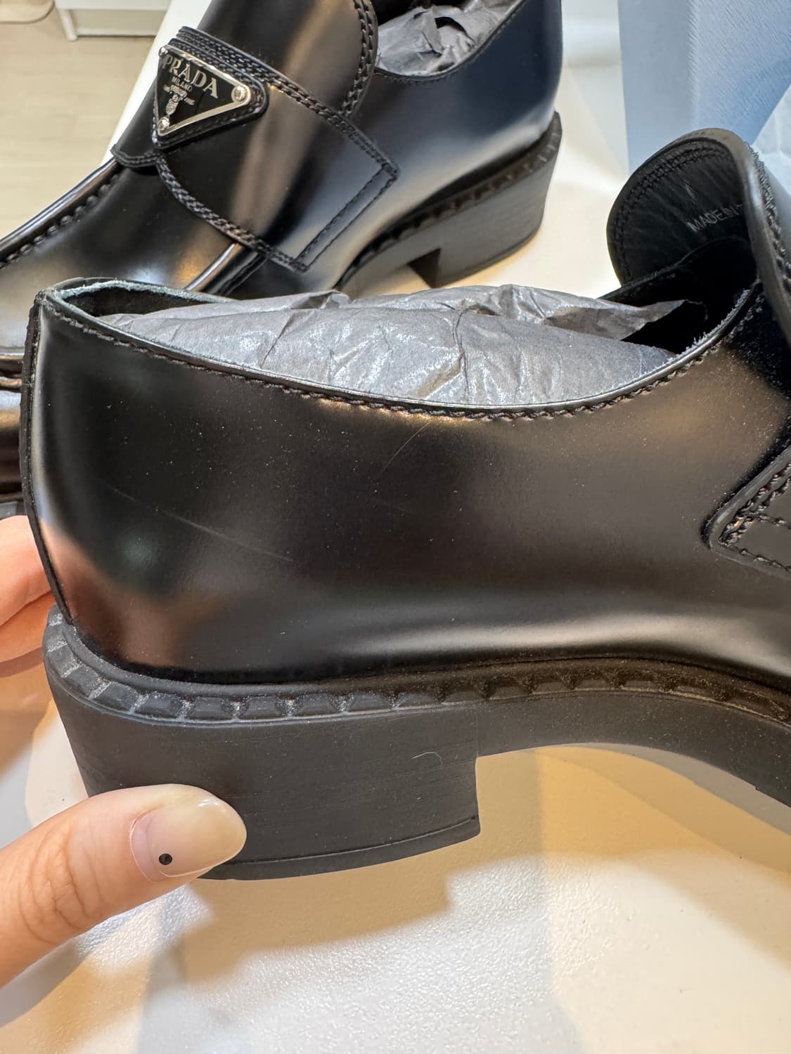 프라다 초콜릿 브러시드 레더 로퍼 블랙 37.5 상품이미지6